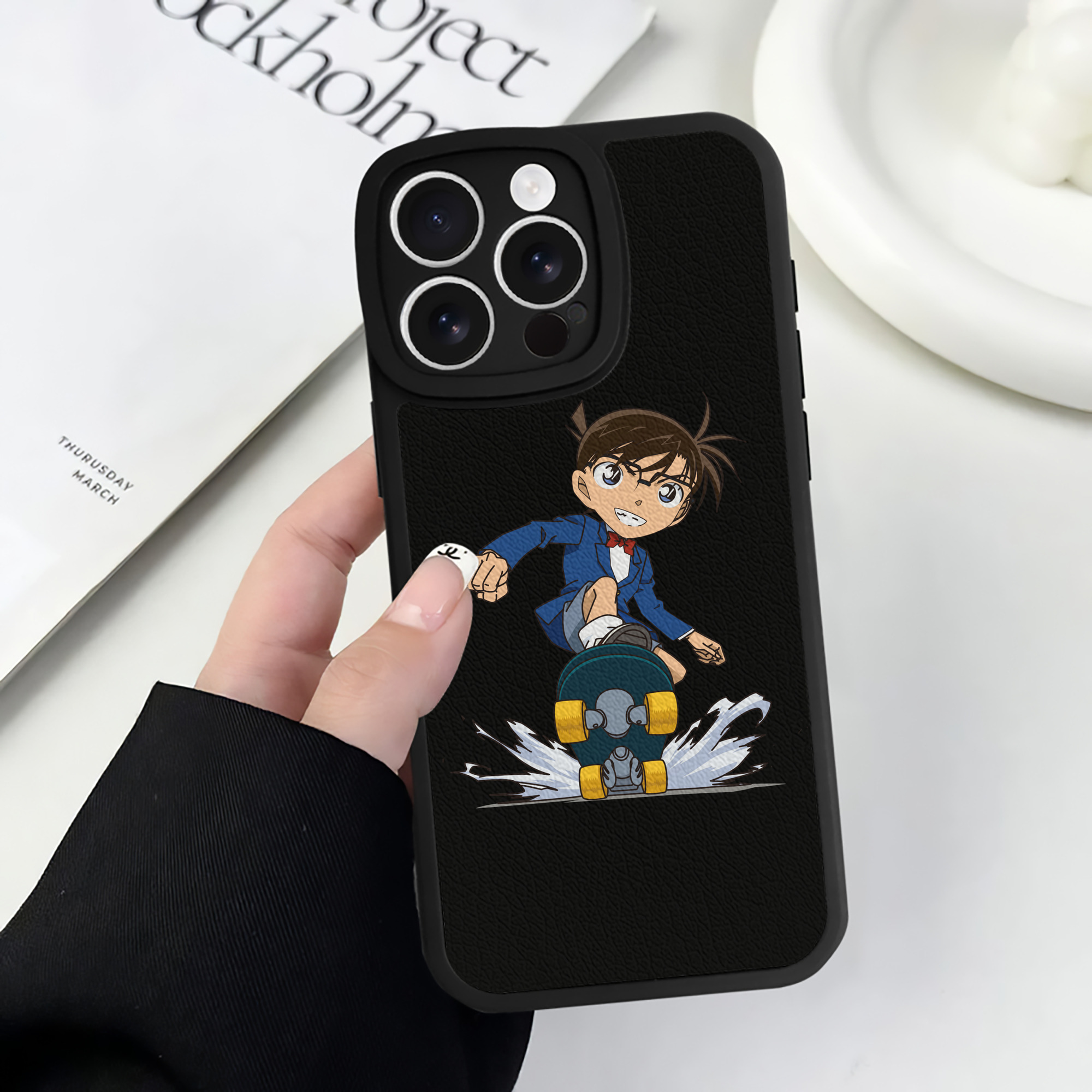 （画像用） 名探偵コナン 江戸川 コナン Detective Conan Conan Edogawa 【iPhone 16シリーズ対応】シリコンスマホケース（レザー調） 材質：シリコン
